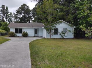 995 Sand Ridge Rd, Hubert, NC 28539