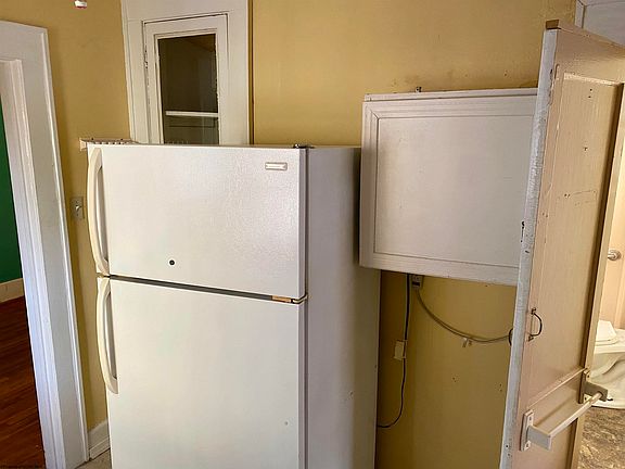 5th image of 440 Hite St