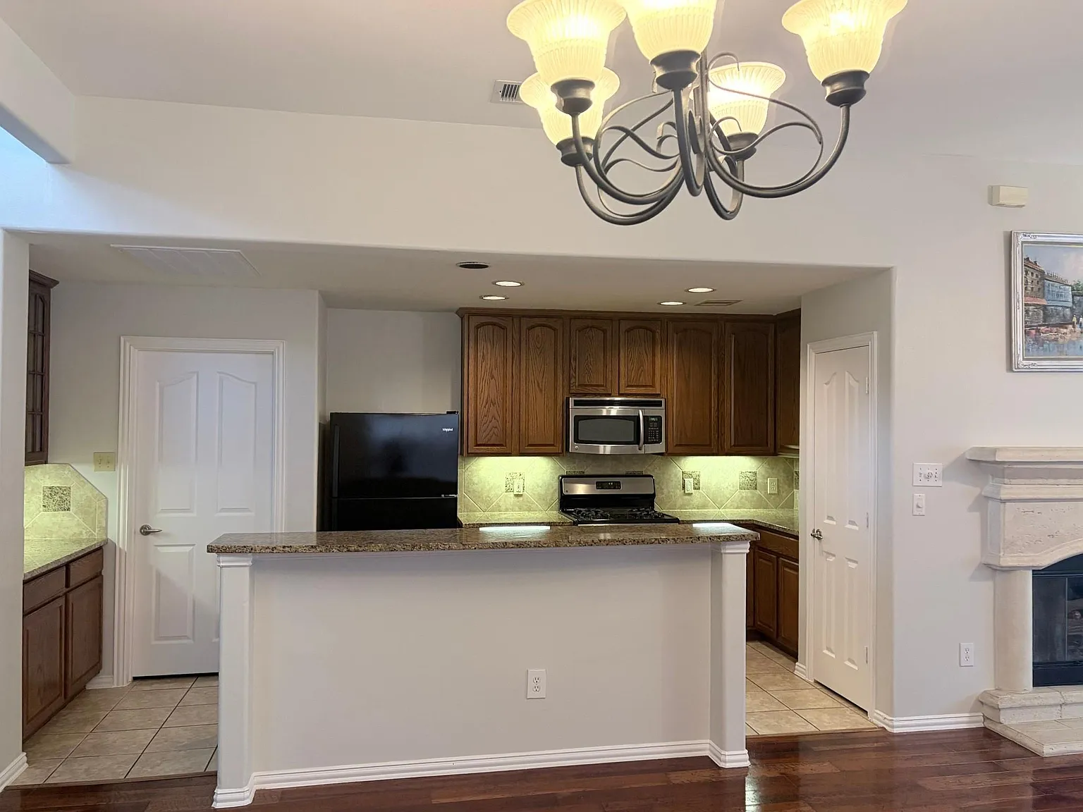 3 bed, 2.5 bath, 2152 sqft, $2,200 — Photo 3