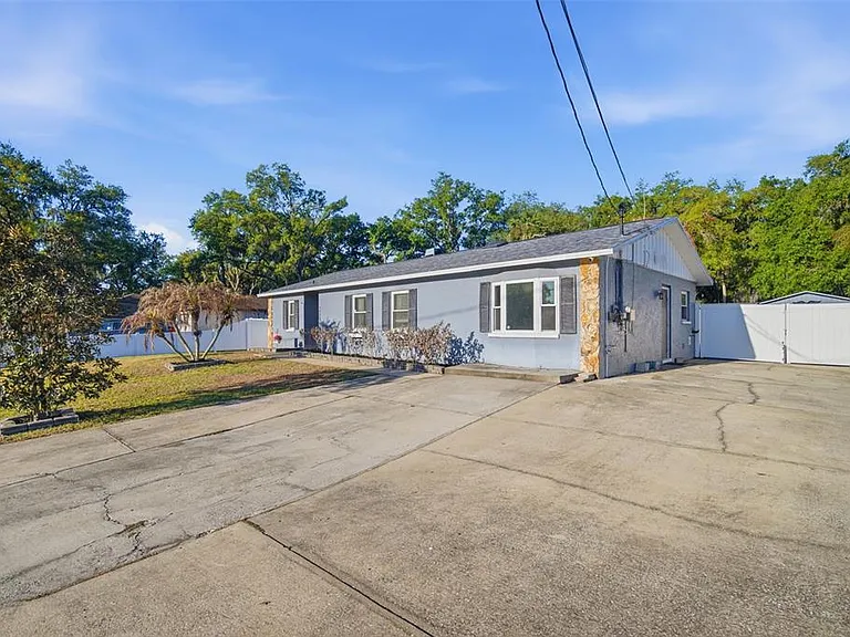 7403 Providence Rd — Photo 1