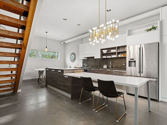 5th image of 2811 W Shakespeare Ave