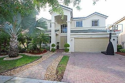 1st image of 832 Tulip Cir