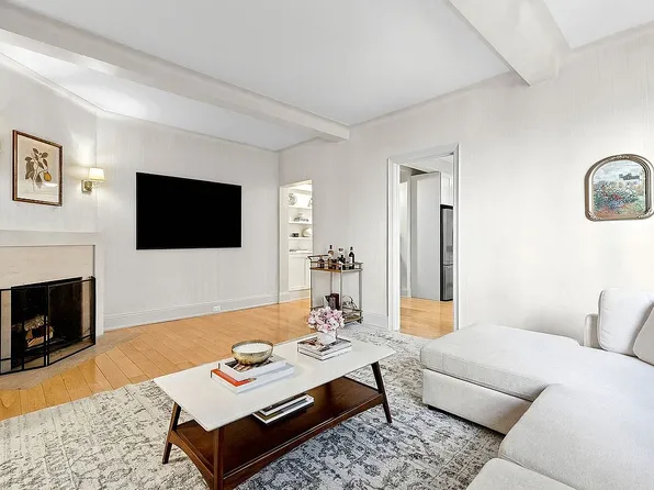 235 E 22nd St APT 7T, New York, NY 10010