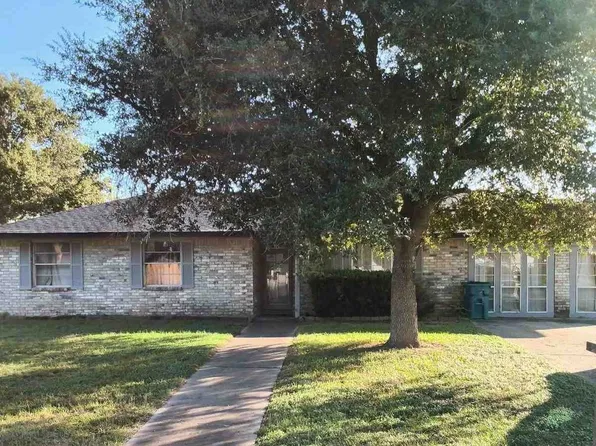 1417 Pin Oak Dr, Bellville, TX 77418