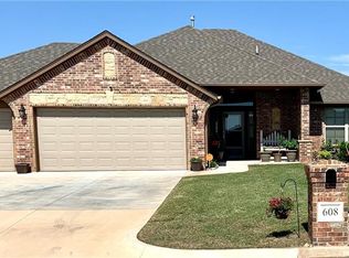 608 Heather Ln, Moore, OK 73160