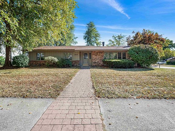 3rd image of 3210 Arrowwood Dr
