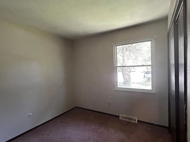 102 Derbyshire Dr — Photo 8