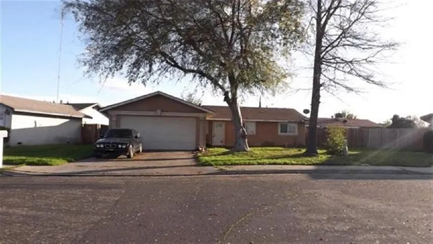 4804 Estates Dr photo 1