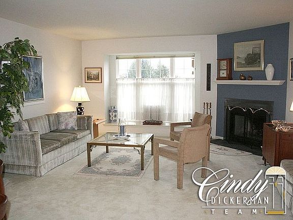 For more info and photos, visit www.CindyDickerman.com/201lakesidedrive
