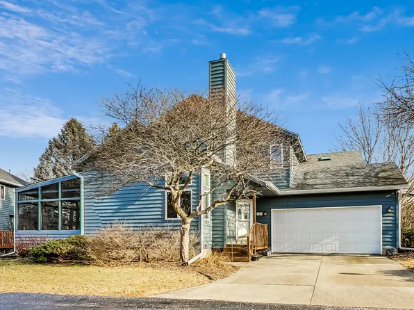 325 Sand Creek Dr, Chesterton, IN 46304