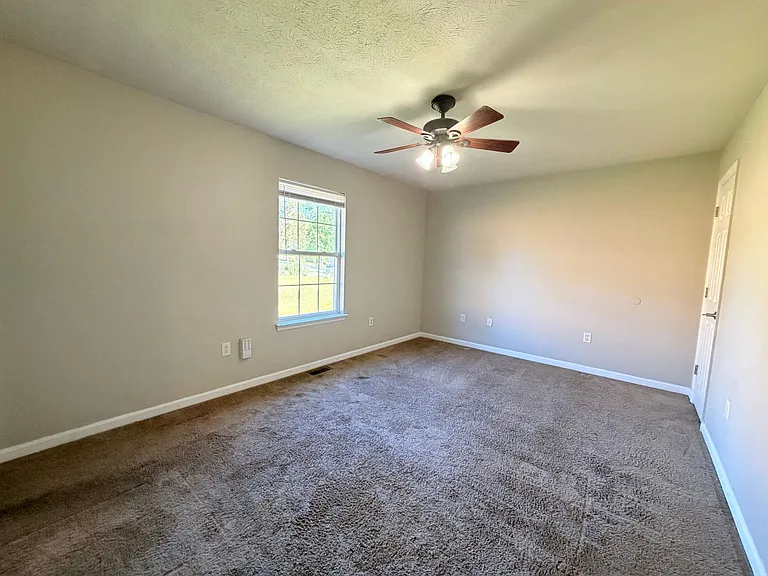 135 Woods Trl — Photo 9