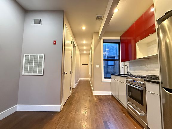 3rd image of 89 Grattan St APT 3L