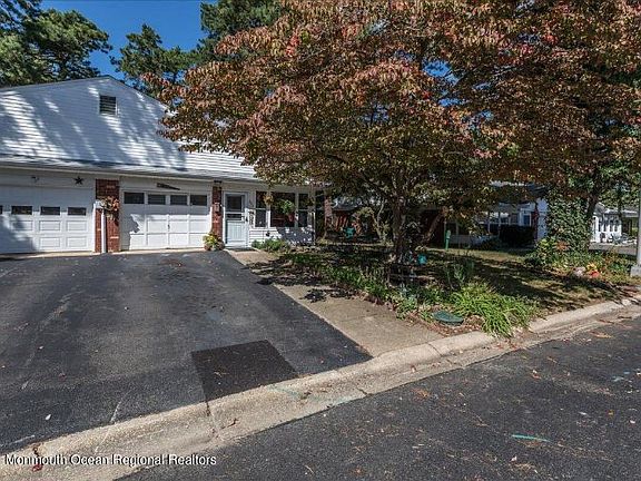 2nd image of 76B Belhaven Ct