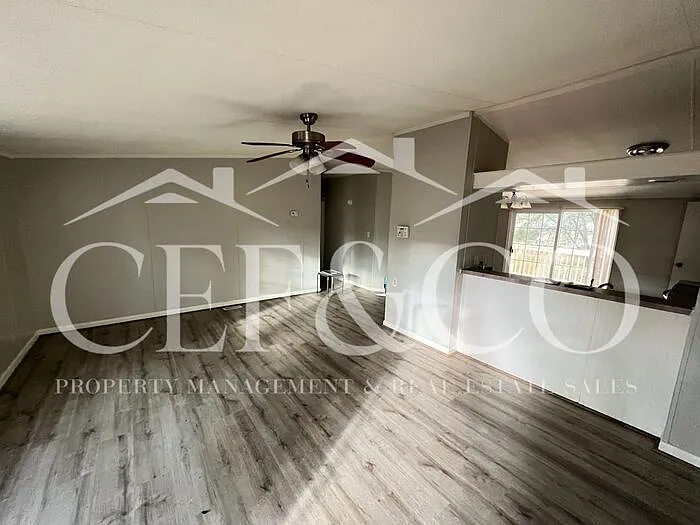 217 Harrison Acres Dr — Photo 2