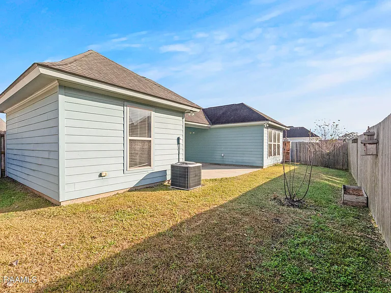 110 Olivewood Dr — Photo 42