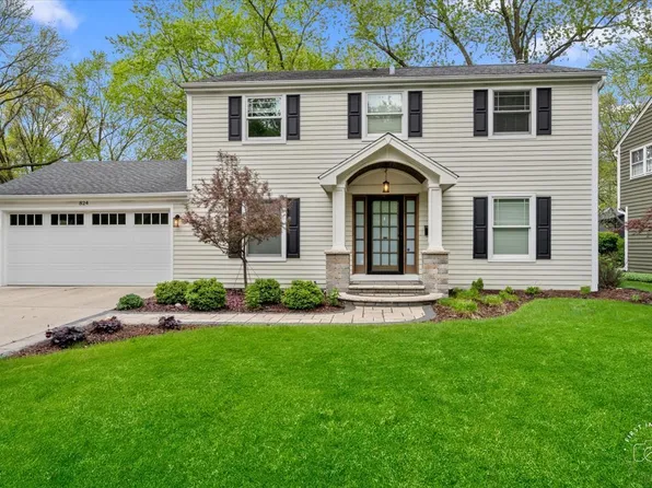 824 Royal Saint George Dr, Naperville, IL 60563