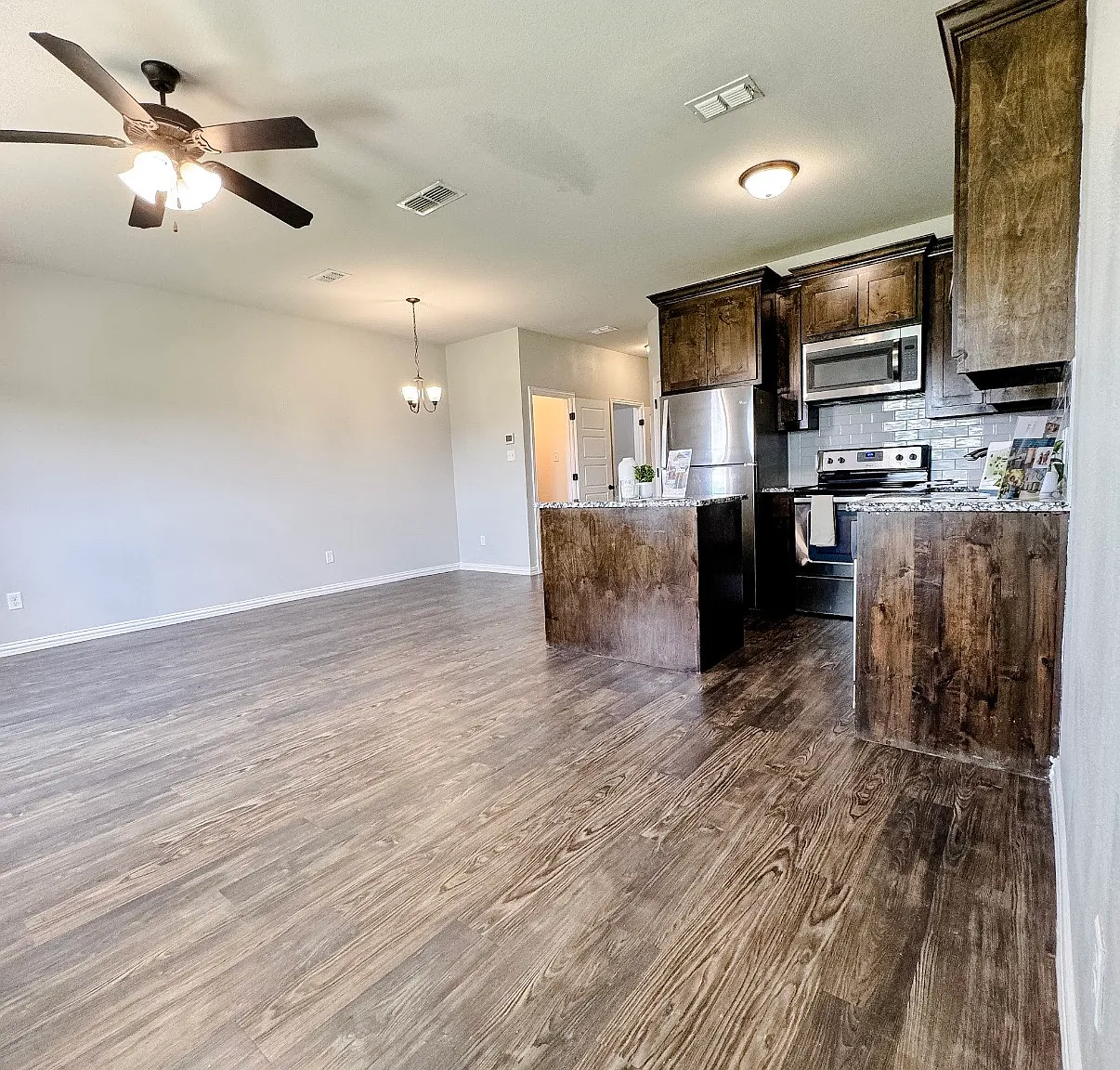 3 bed, 2.5 bath, 1366 sqft, $1,675 — Photo 4