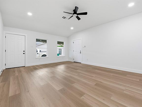 5th image of 1415 Taylor Ave