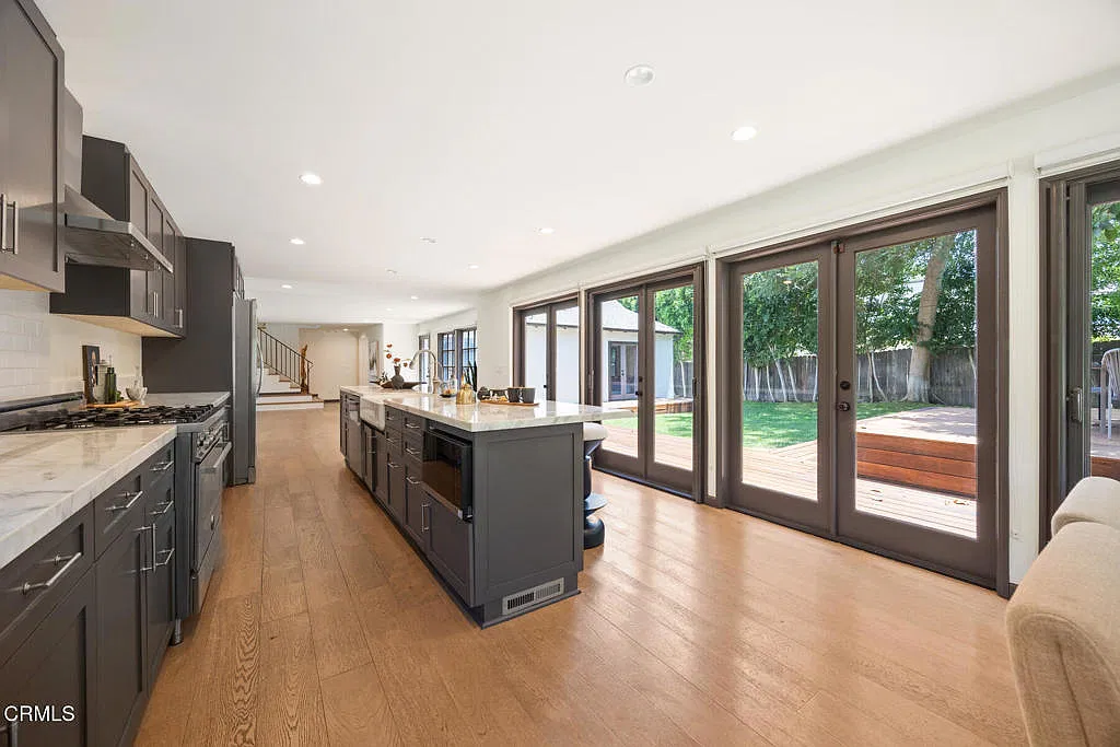 4 bed, 5.0 bath, 4320 sqft, $9,000 — Photo 1