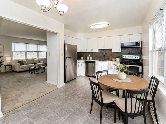 3rd image of 180A Eatoncrest Dr #19B