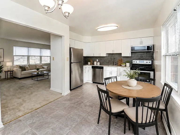 Eatoncrest Apartment Homes — Photo 3