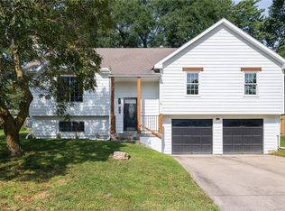 520 NE Bristol Dr, Lees Summit, MO 64086