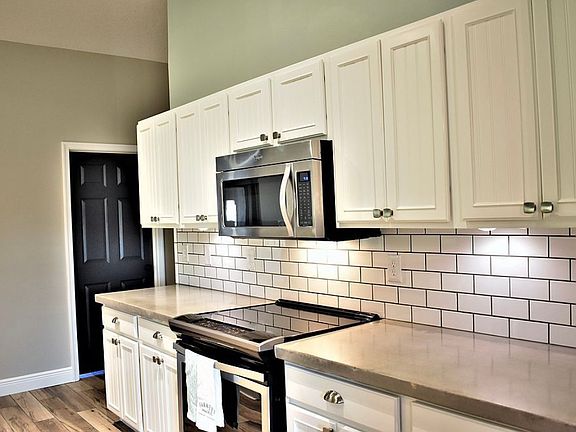 5th image of 2550 SE Lakewood St