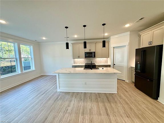 5th image of 723 Flatrock Ln