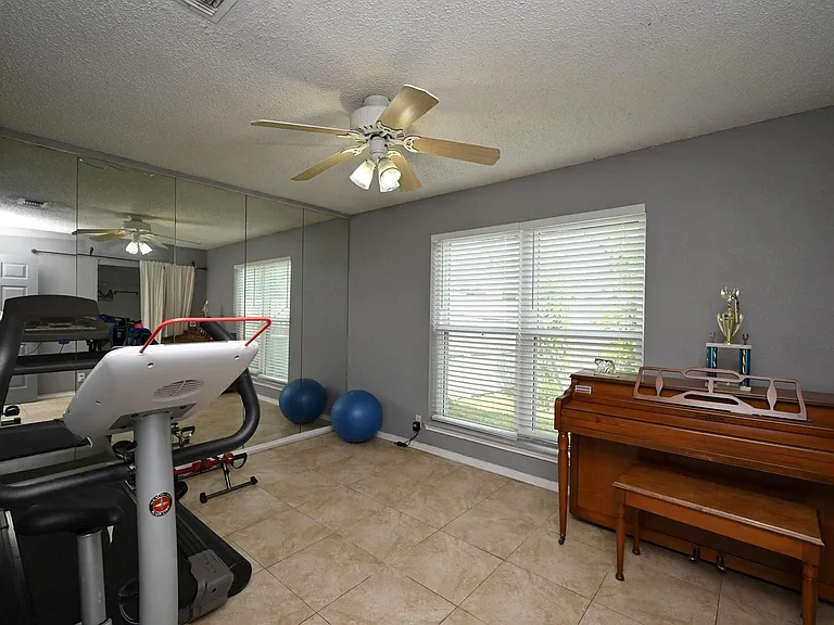 13102 Richmond Ave — Photo 14