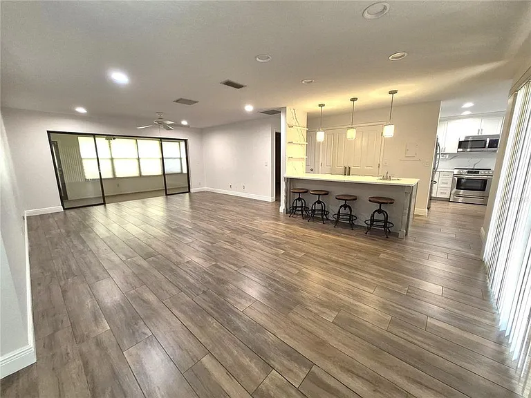 160 Joanne Pl — Photo 7