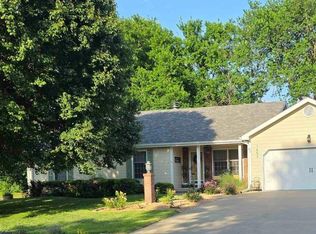1607 N Cedar St, Abilene, KS 67410
