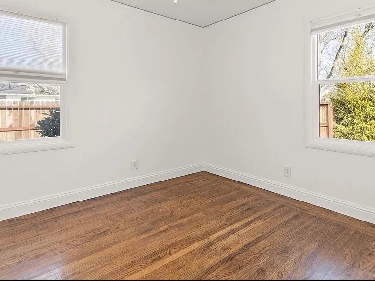 Guest bedroom (not furnished)