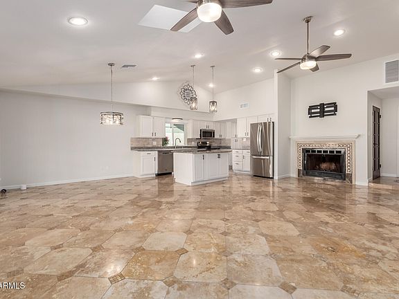 5th image of 2622 E LARKSPUR Drive
