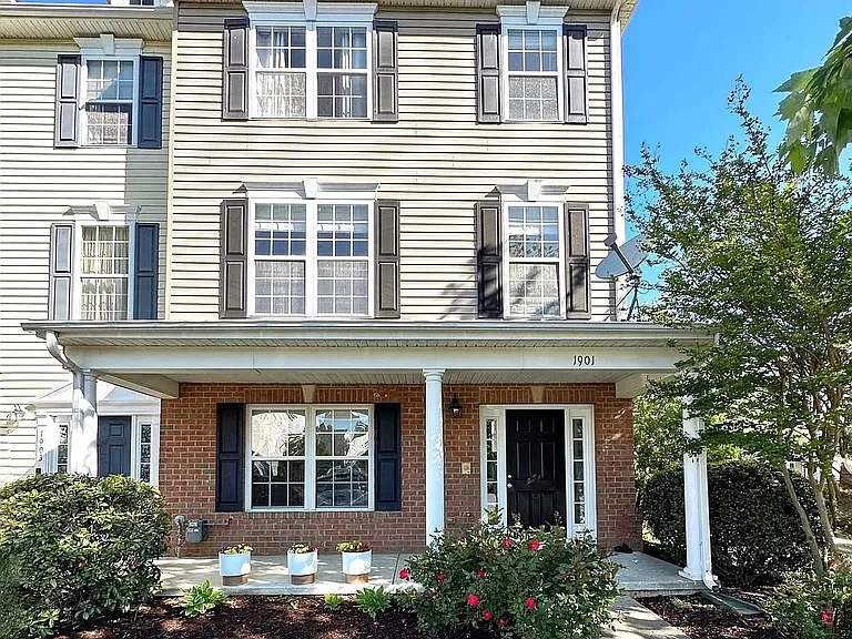 1901 Blue Heron Dr — Photo 10