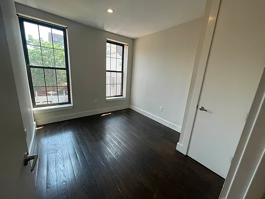 Rented by Delmark Realty LLC | media 44