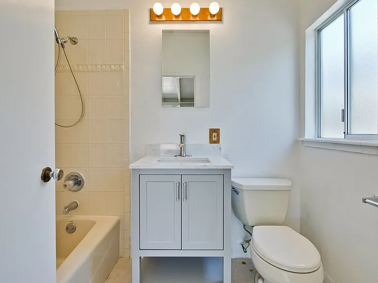 3049 Harding Ave — Photo 24