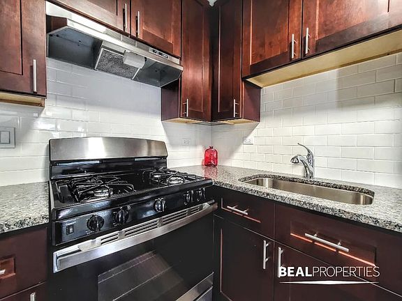 3rd image of 725 Saint Johns Ave