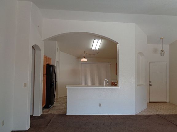 4th image of 4039 E Capistrano Ave