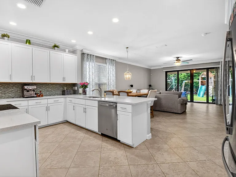9062 Gulf Cove Dr — Photo 13