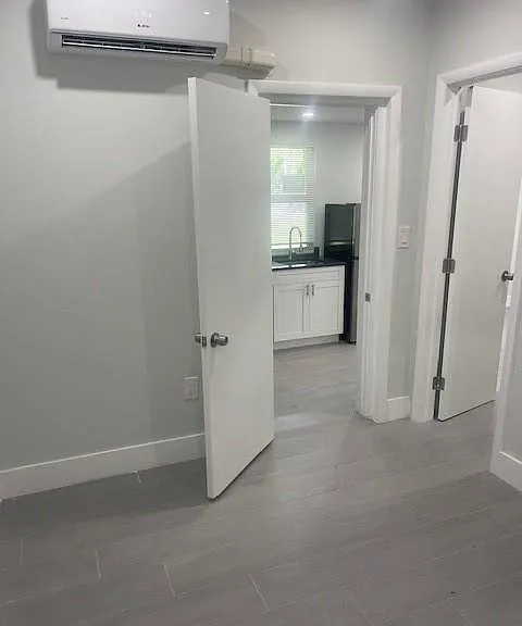 12322 NE 6th Ave #3 — Photo 12