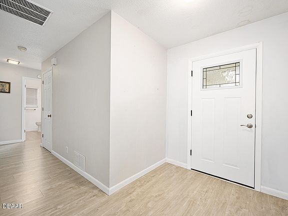4th image of 200 Rosewood Ave