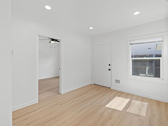 3rd image of 4628 32nd St