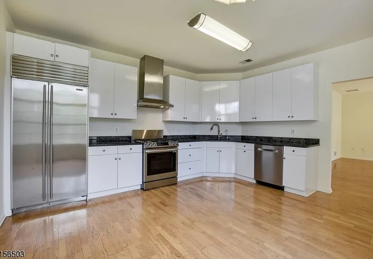 210 Edmonton Ct — Photo 7