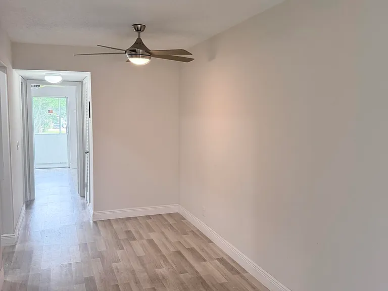 204 Canterbury Dr W #I — Photo 5