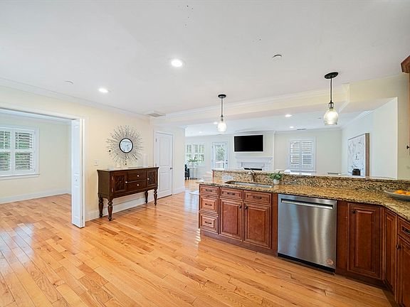 5th image of 205 Elm St #9