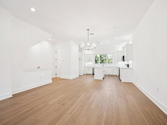 5th image of 266 Harris St #266