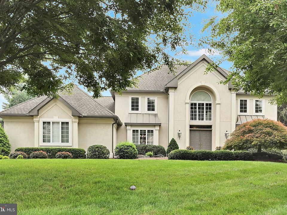 1st image of 1318 Beaconfield Ln