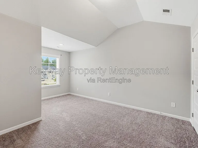 228 Linsmore Ln — Photo 16
