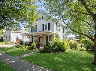 11 W Elizabeth St, Skaneateles, NY 13152