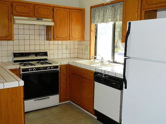 3rd image of 439 Dorn Dr